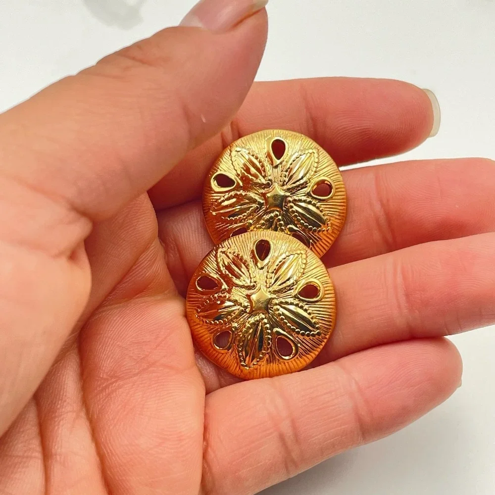 Vintage VTG Gold Tone‎ Sand Dollar Earrings Post Back Beach Sea Life Jewelry